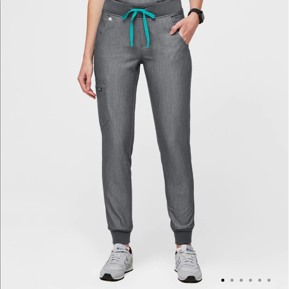 Figs Zamora scrub bottoms jogger pants size small graphite grey